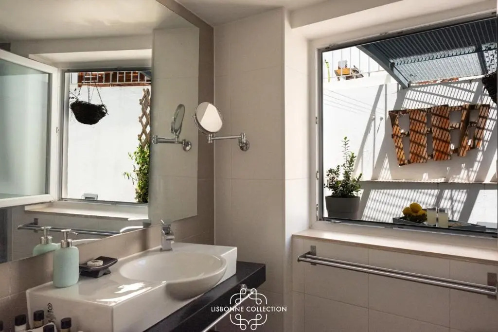 One Bedroom with Terrace in Alfama Centre 75 by Lisbonne Collection