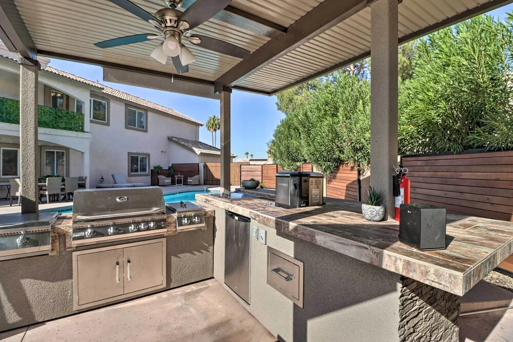 Lavish Family Escape w/ Game Room in Avondale