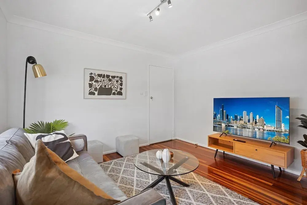 Windsor Cosy 2-bedroom Unit in Quiet Neighborhood