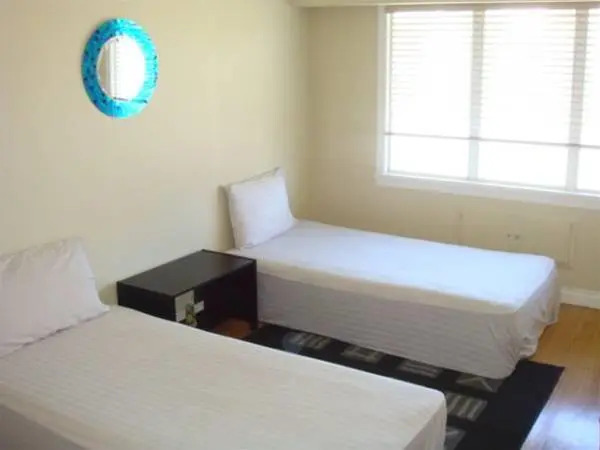 Vancouver Backpacker House - 10 min walk to Metrotown skytrain station