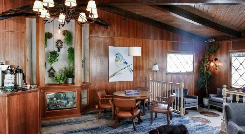 Bluebird Inn