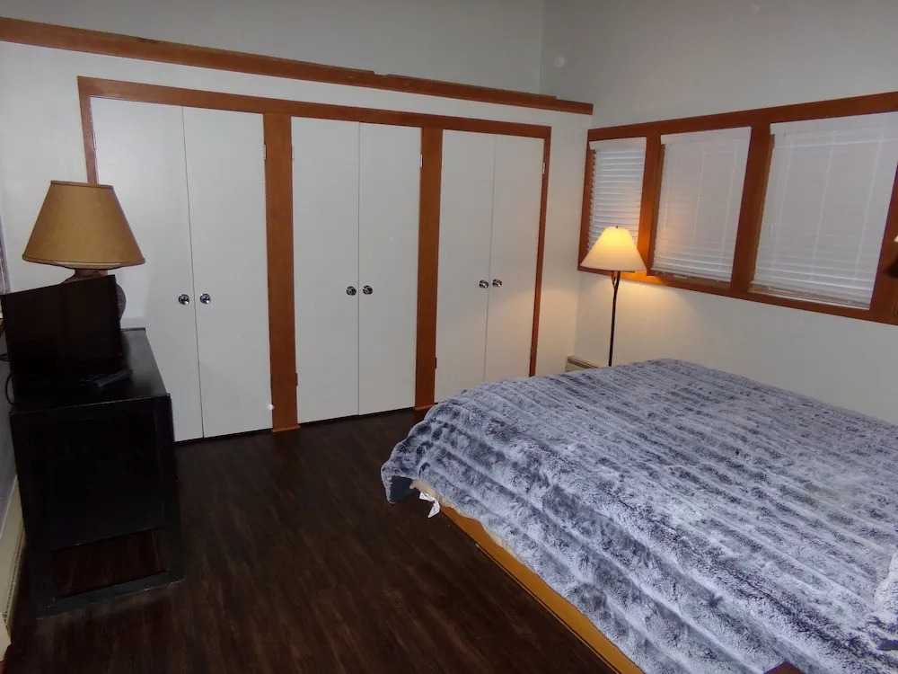 Tennis Townhome 2 Bed 2.5 Bath