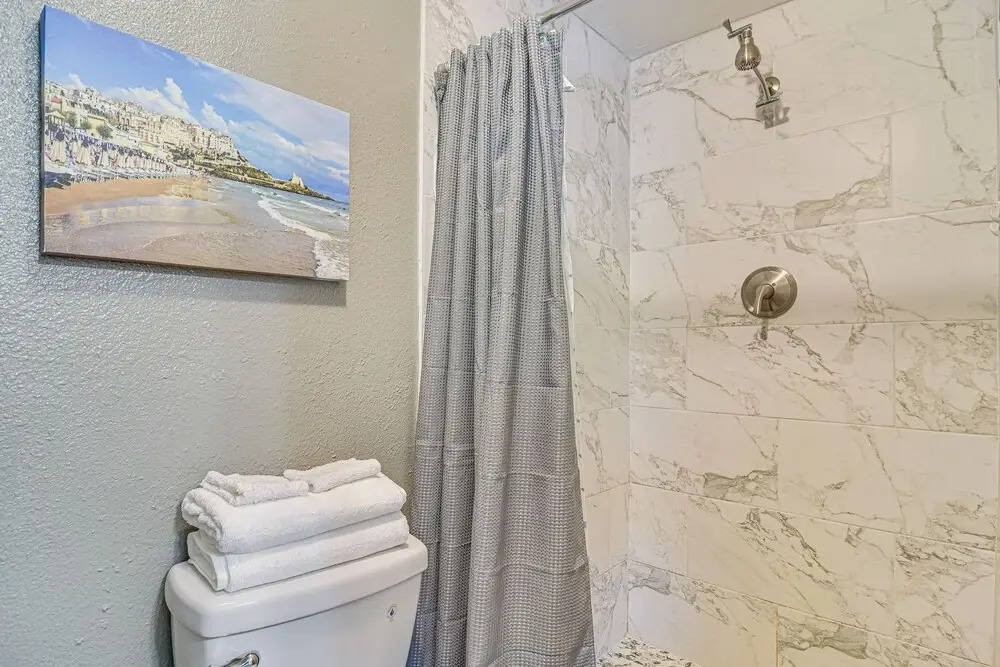 Breezy Tampa Home w/ Yard: Perfect for Long Stays