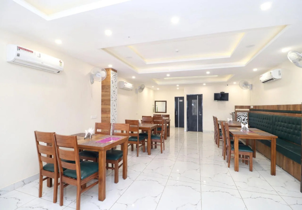 OYO 18476 Hotel Wisteria