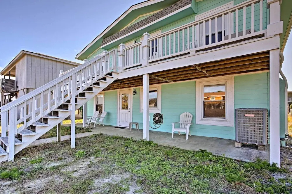 Steps to Shore! Group Retreat in Holden Beach