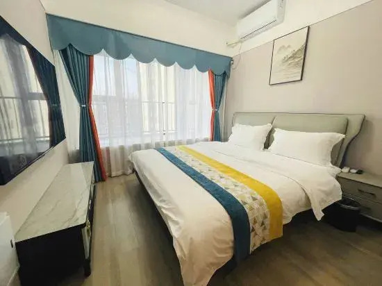 Golden Harbor Fashion Cinema Hotel (High-speed Railway Station East Square Branch)