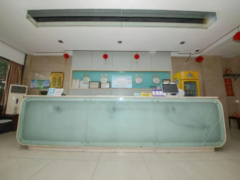 Paojiang Xinyuansu Business Hotel