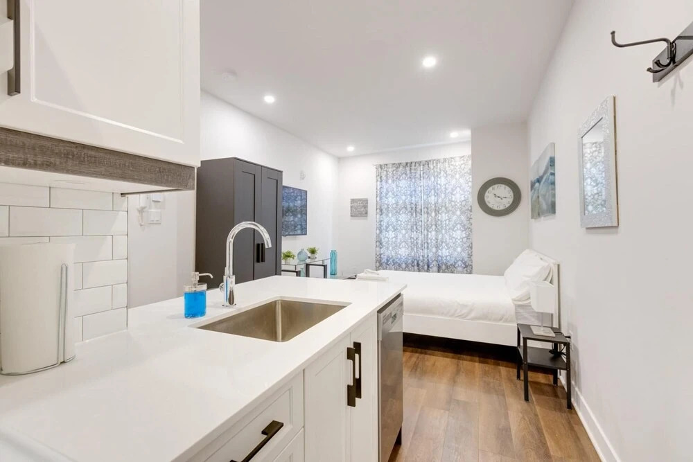 M11 Modern Comfy Studio w AC in Plateau Mile-end