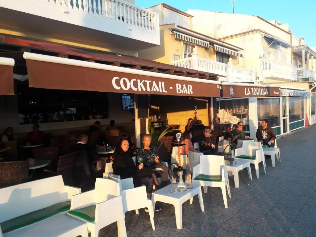 Private townhouse with roof terrace close to the beach