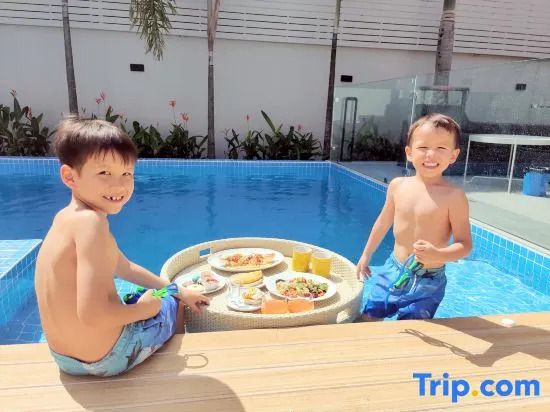 Stylish Pool Villa - 10 Minutes walk to the Beach