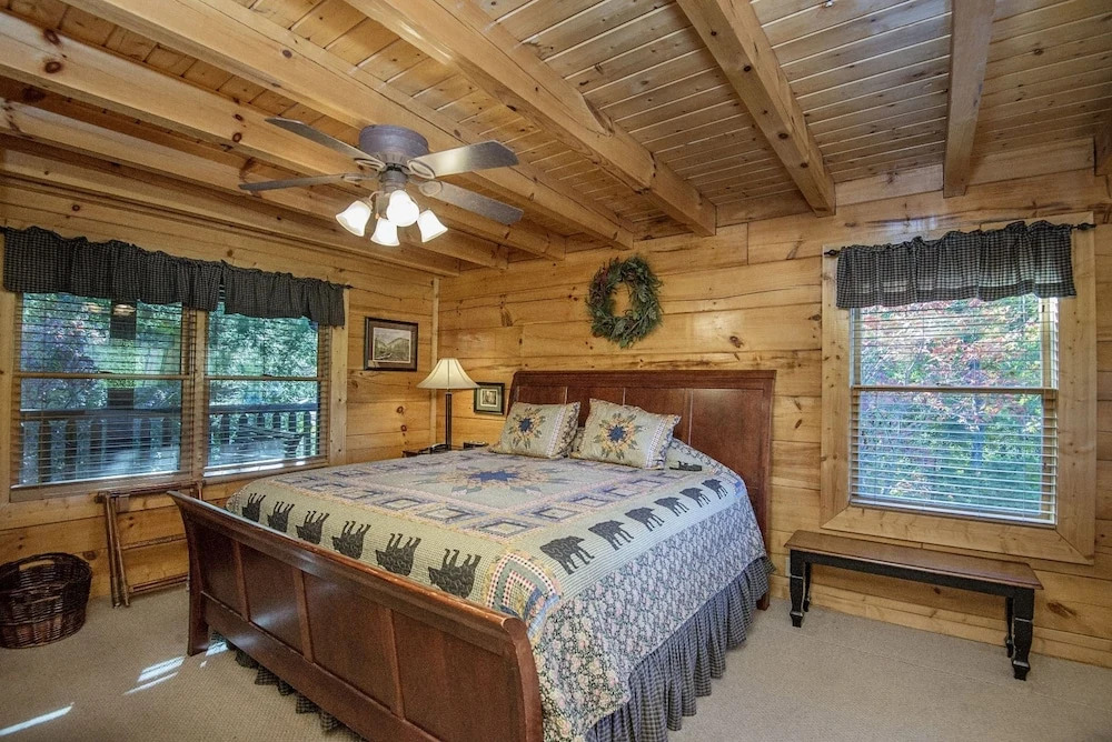 Er 244 â Black Hawk Hideaway Great Location â Close To Town! 2 Bedroom Cabin by RedAwning