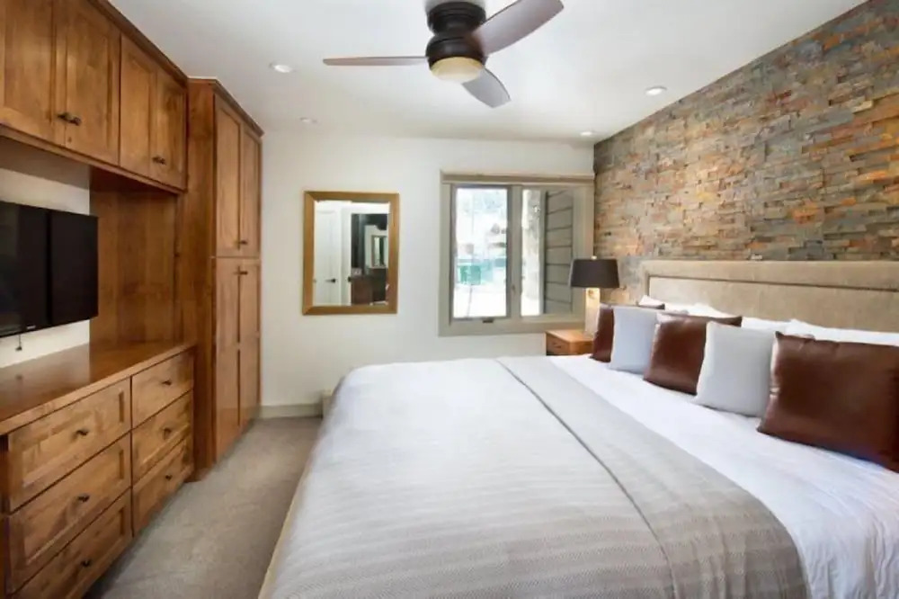 Luxury 3 Bedroom Downtown Aspen Vacation Rental With Amenities Including Heated Pool, Hot Tubs, Game Room And Spa