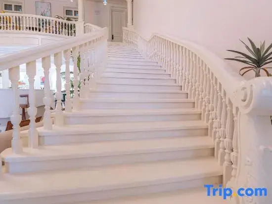 Yining Huatian Yunxuan Homestay (Kazanqi Folk Custom Tourism Area Branch)