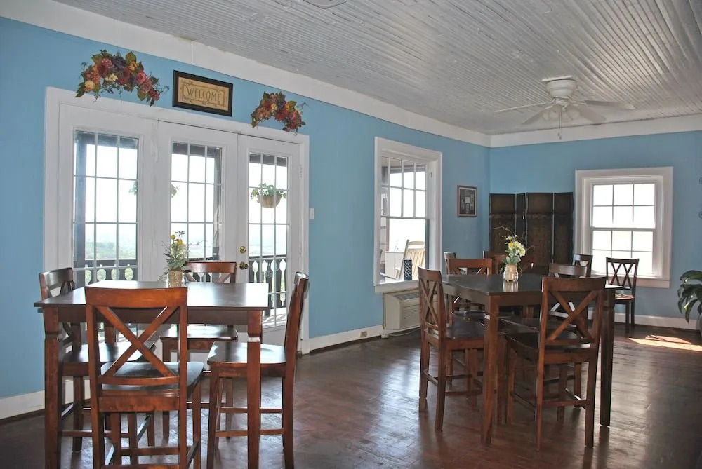 RiverView Inn