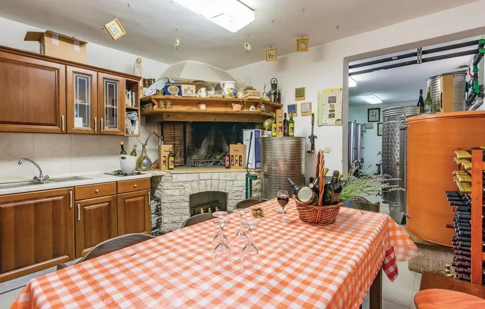 Nice Home in Vodnjan With Wifi and 2 Bedrooms