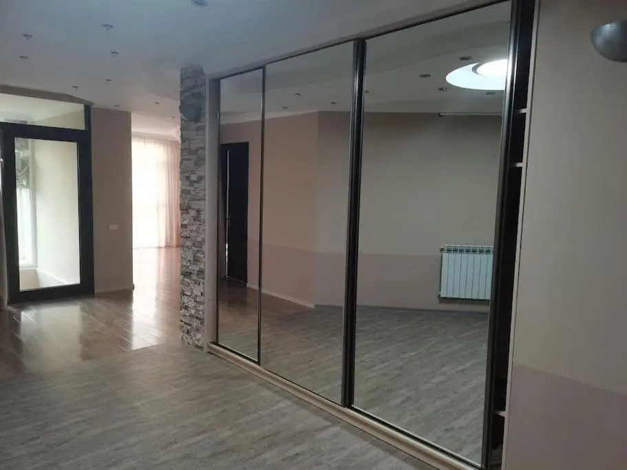 200m apartamenty na pljazhe Ureki dlja otdyha bol'shoj sem'i ili kompanii