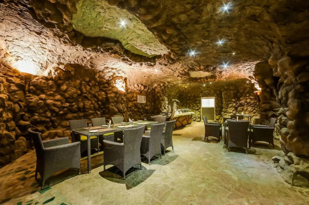 Summit Green Lake Tea Resort & Spa