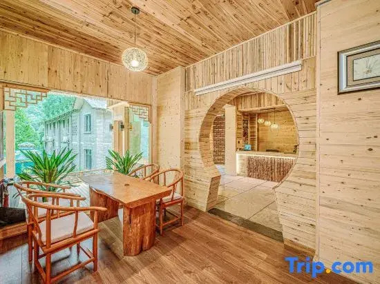 Qingcheng Mountain·Yuan.Qi Wooden House Private Tang Homestay