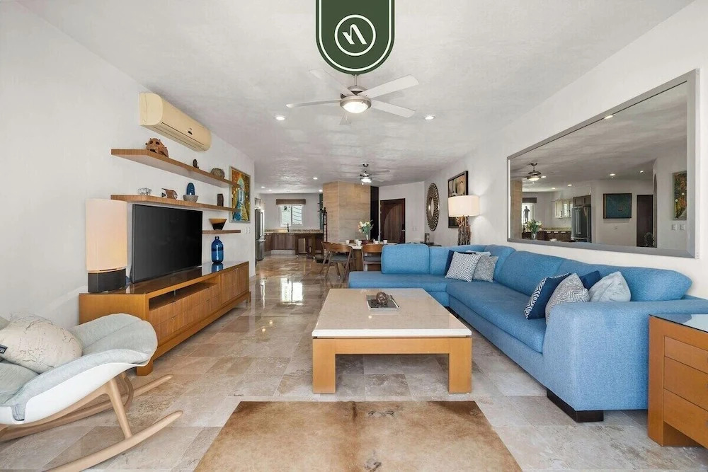 Stunning 2 BR Condo - Oceanview Terrace - Downtown