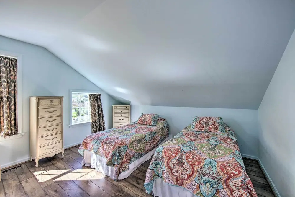 Unique Townhouse in Bavarian-style Neighborhood!