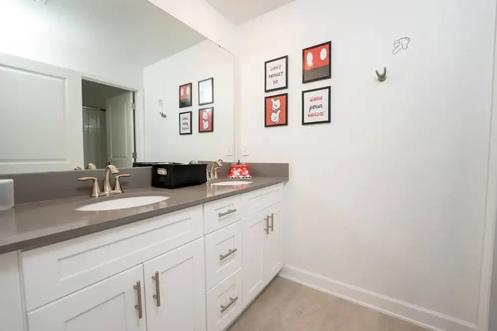 TH 4Br Walking Distance to Club
