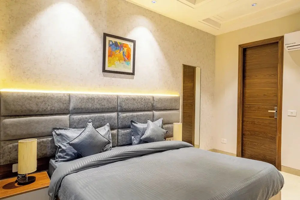 Housr Sector 56 Gurgaon Golf Course Road