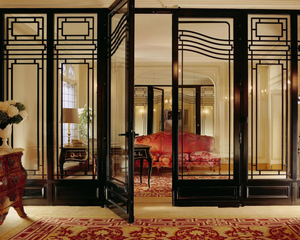 Отель Plaza Athenee