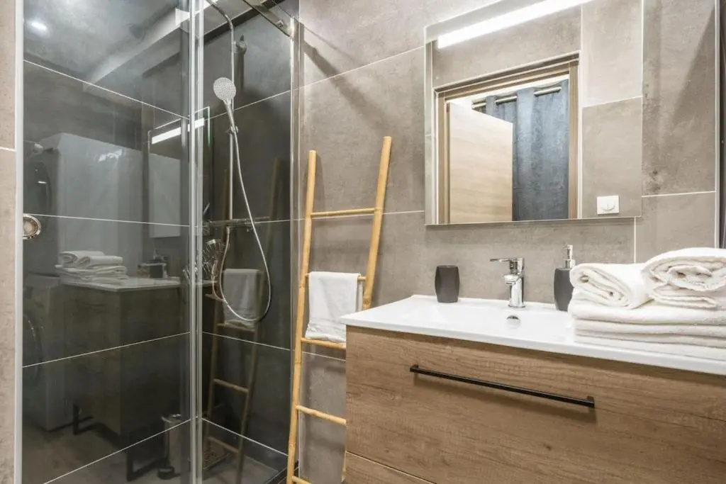 Superbe appartement en vieille ville et à 5 min à pied du lac ! Parking gratuit