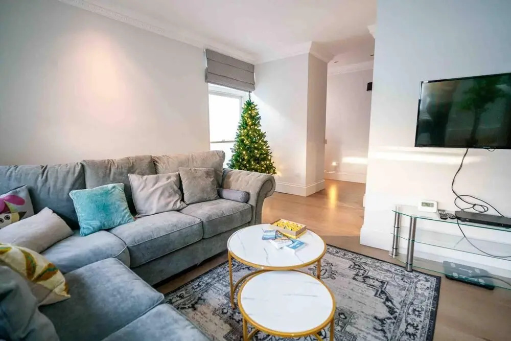 Spacious & Modern 3brs House in Central London