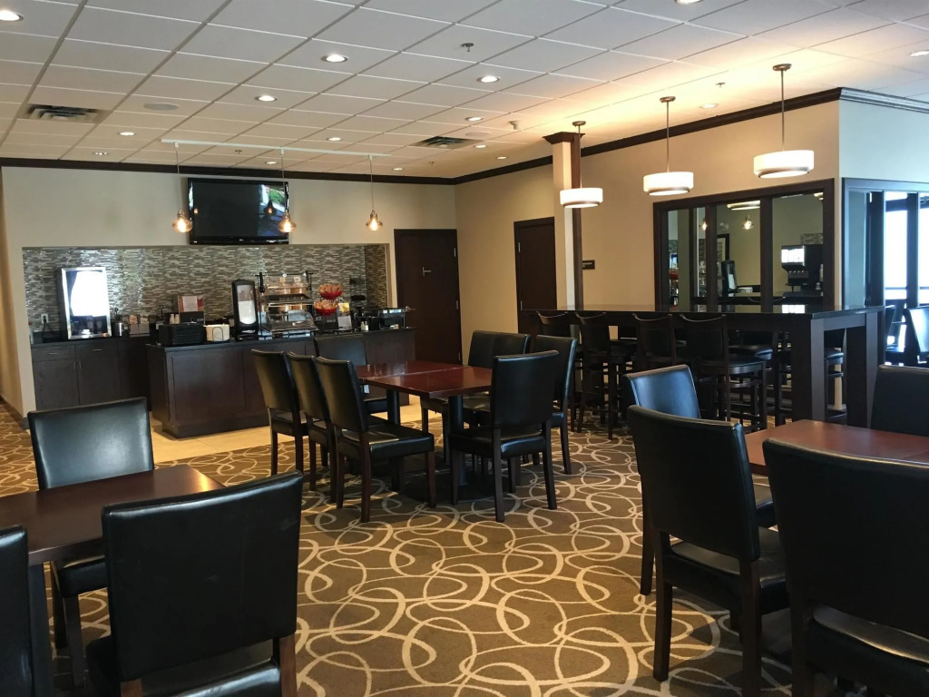 Best Western Plus Pitt Meadows Inn & Suites
