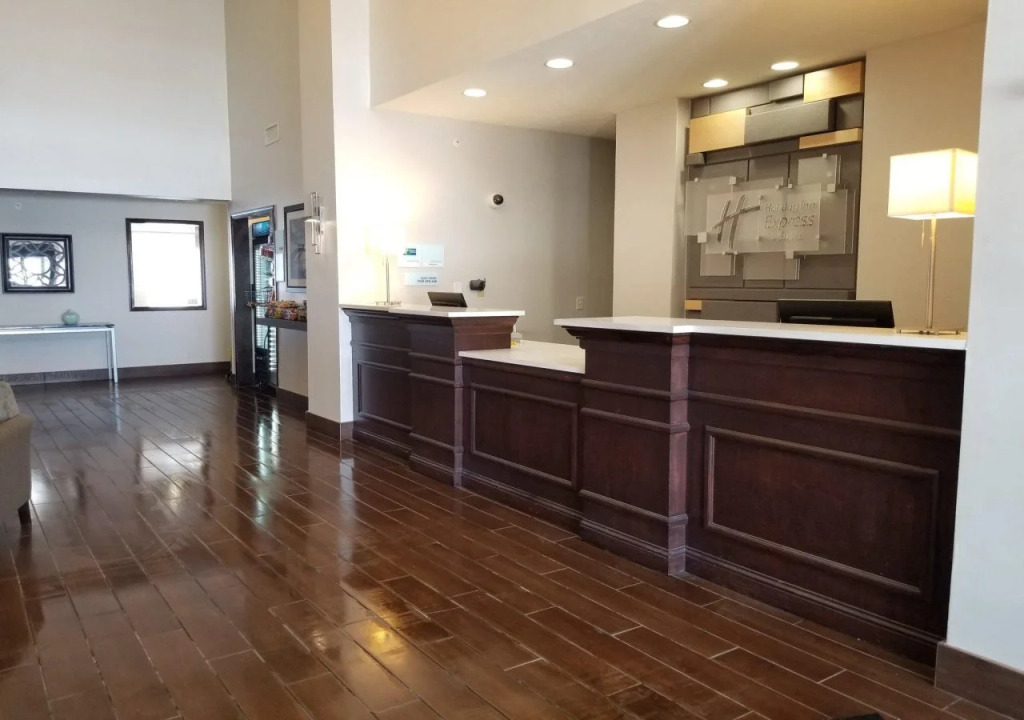 Holiday Inn Express Hotel & Suites Omaha West by IHG
