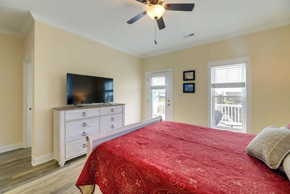 Emerald Isle Getaway w/ Decks & Beach Views!