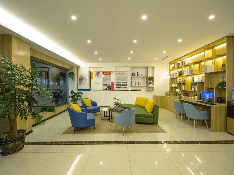Green Tree Inn Express Tengchong Rehai Spa Jichang Road