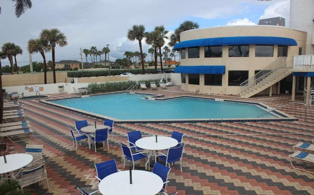 Radisson Suite Hotel Oceanfront