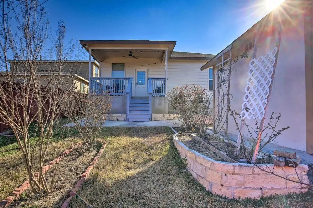 San Antonio Abode Near Golf, Shops + Dining!