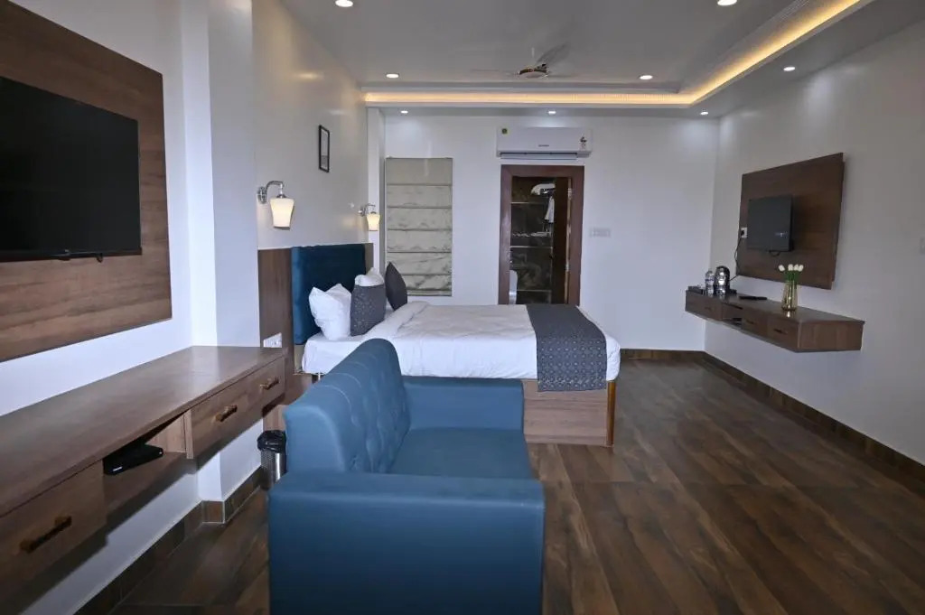 FabHotel Vatsa Residency
