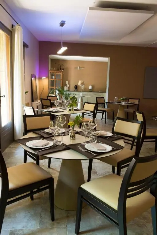 Le Mas Des Aigras - Hôtel & Restaurant de Charme en Provence