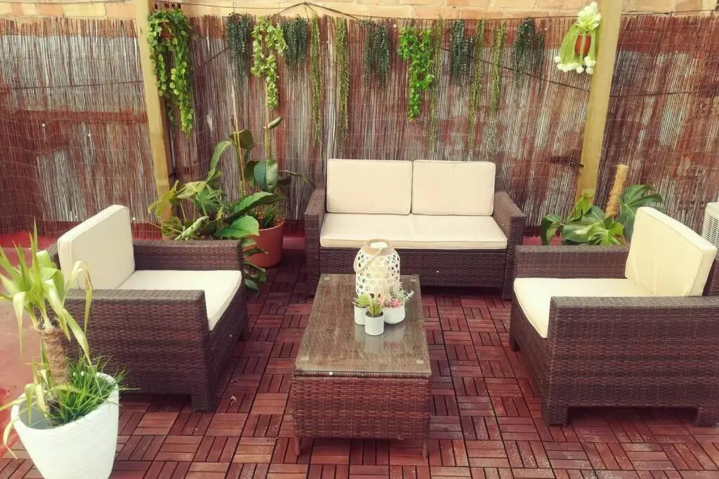 M4 Cool Terrace. 1 min to metro. 15 min to center