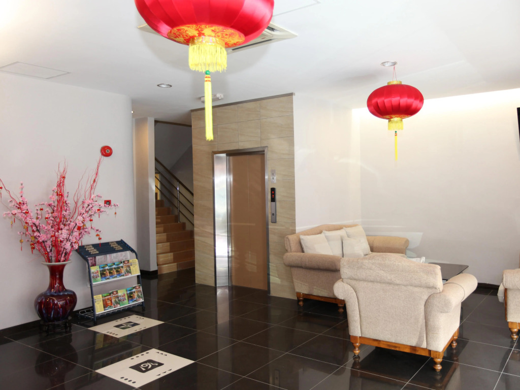 1 City Hotel