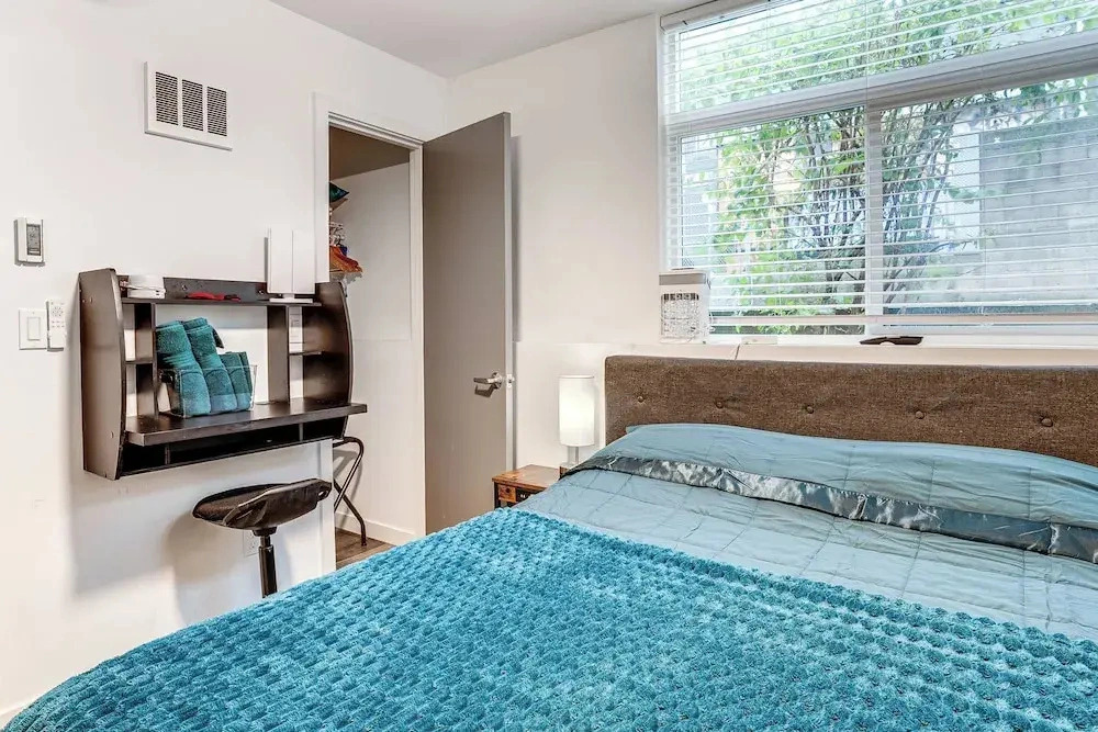 Walk to Seattle University: Centrally Located Gem