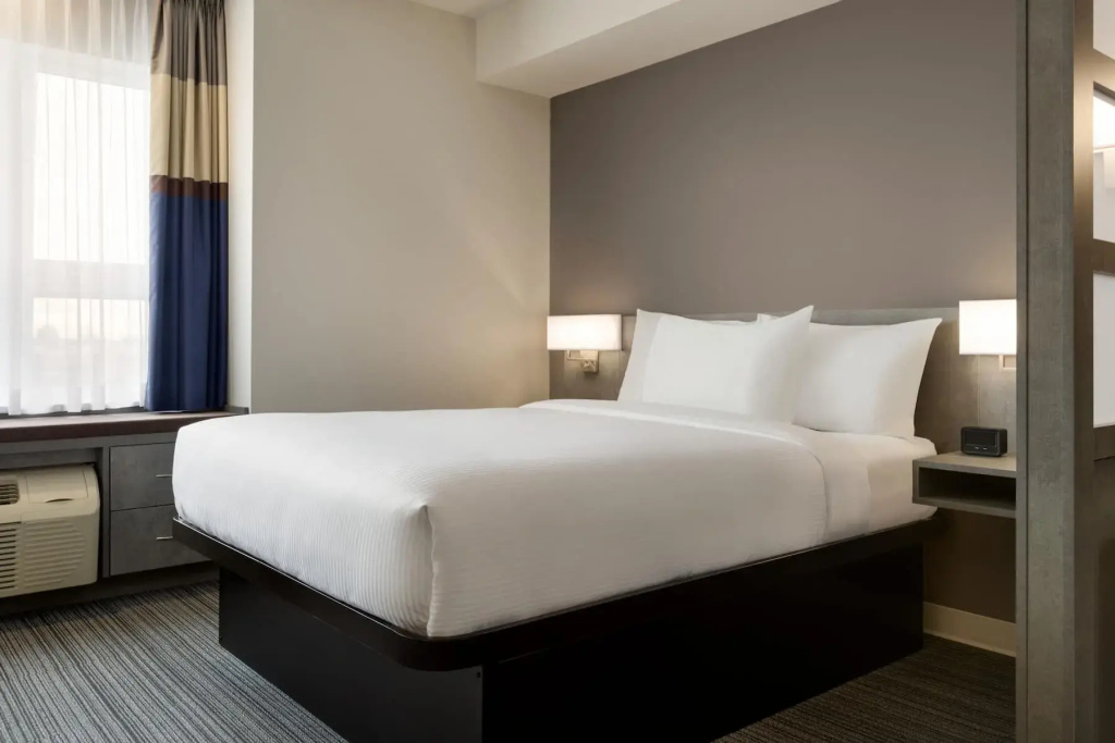 Microtel Inn & Suites by Wyndham Boisbriand