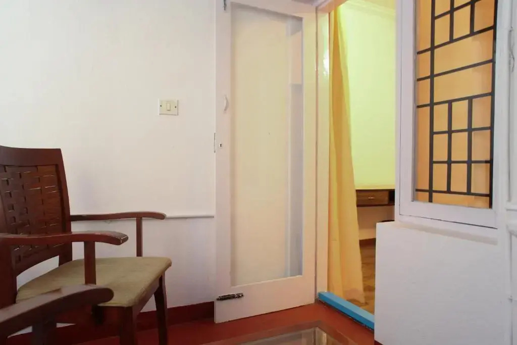 Locul Uptown - Near Bangalore Palace Grounds