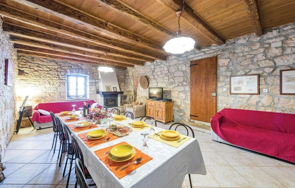 Beautiful Home in Markovac With Wifi and 5 Bedrooms