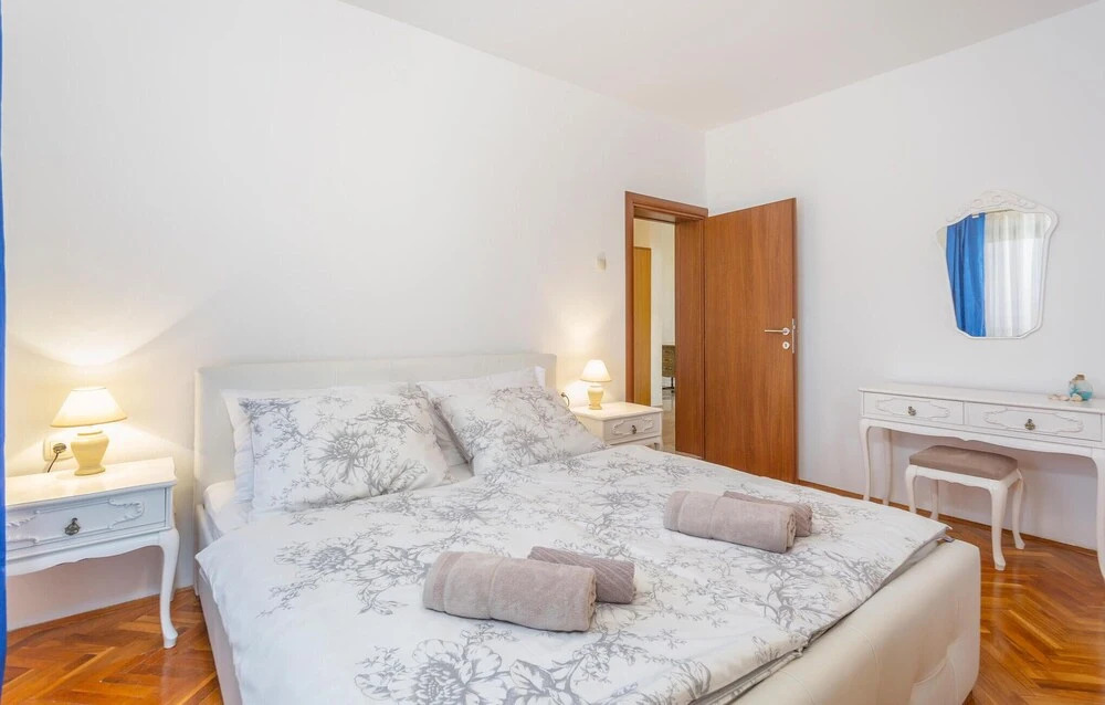 Stunning Apartment in Malinska With Wifi and 2 Bedrooms