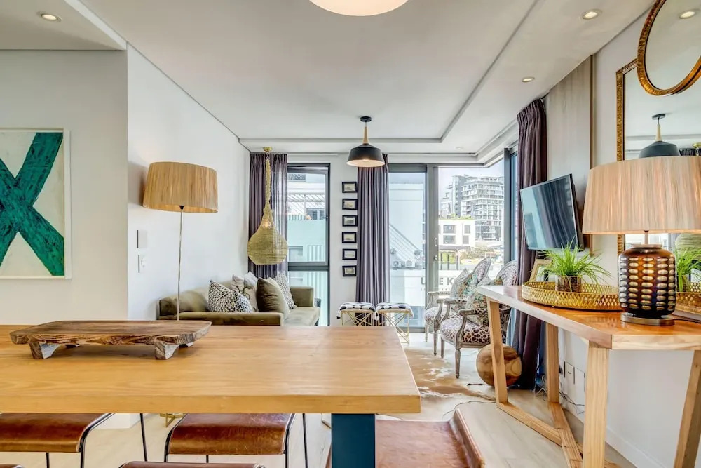 Beautiful Apartment With Mountain Views 404 on N