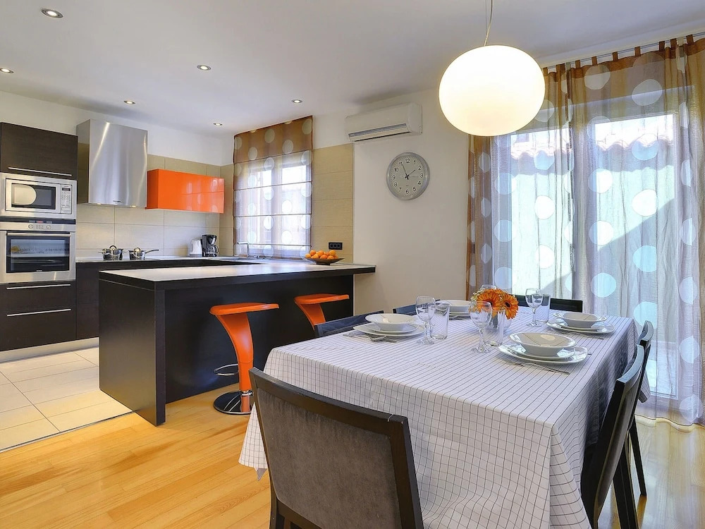 Modern Holiday Home With Swimming Pool, Terrace With Bbq, Near the Center of Pula