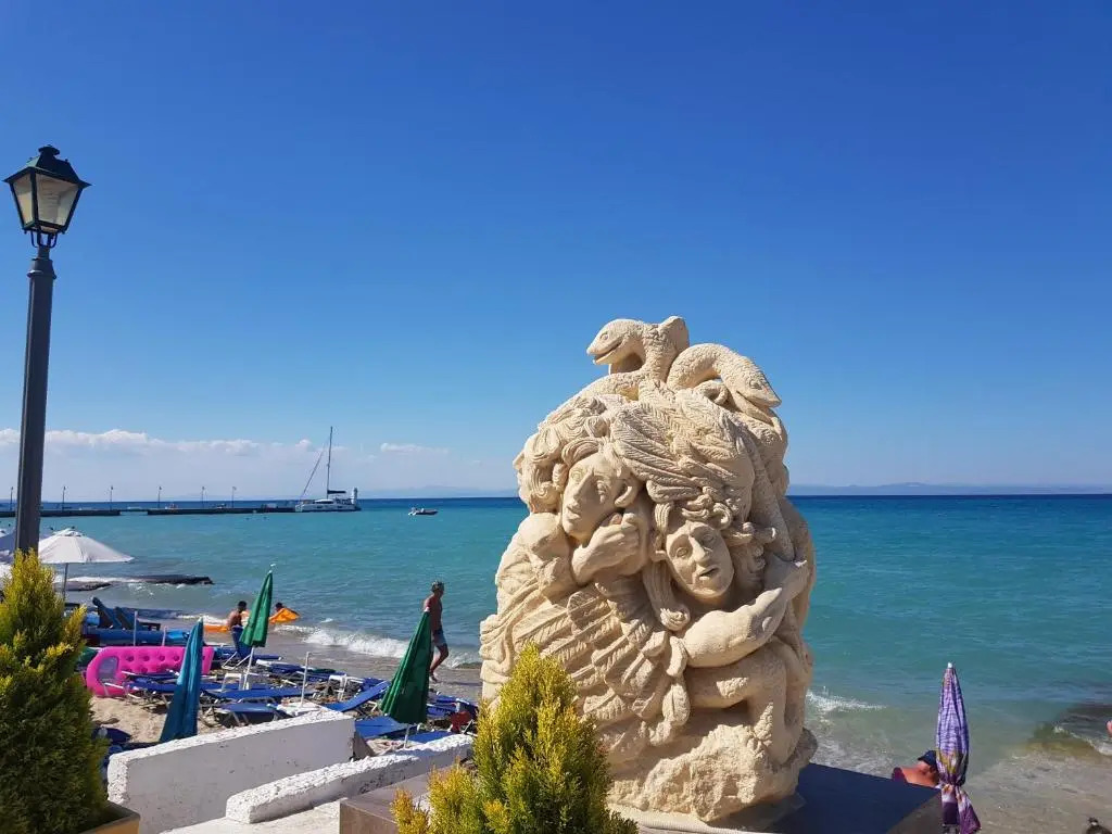 Luxury 2br apartment 50m from beach