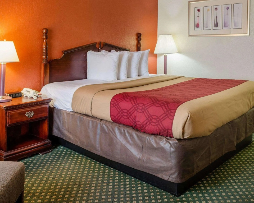 Econo Lodge Inn & Suites Philadelphia MS