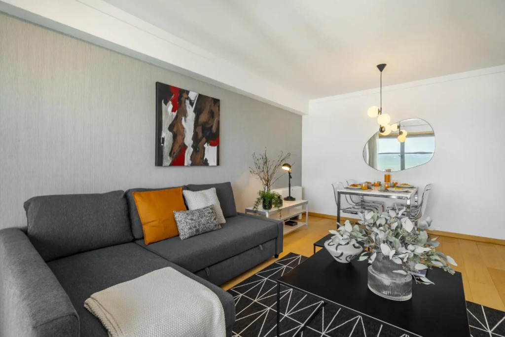 WHome @Panoramic Living w/ Elevator, AC, Garage perfect for Families & Business Travellers