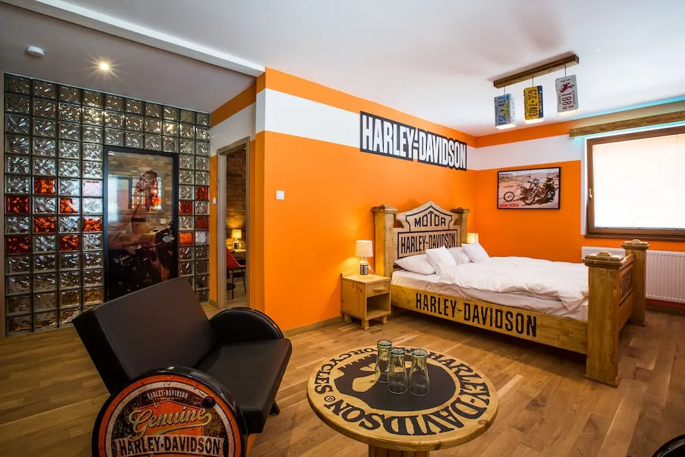 Retro hotel Garage